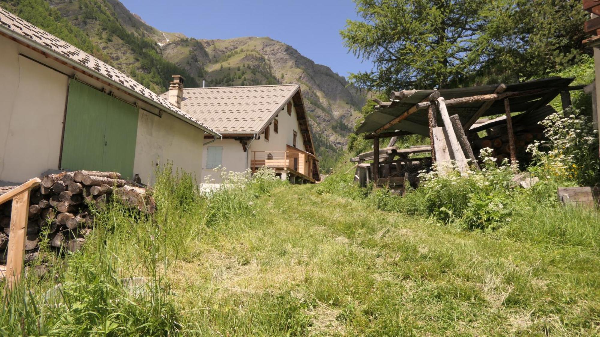 Appartement Le Grenier Du Roux à Abriès Extérieur photo